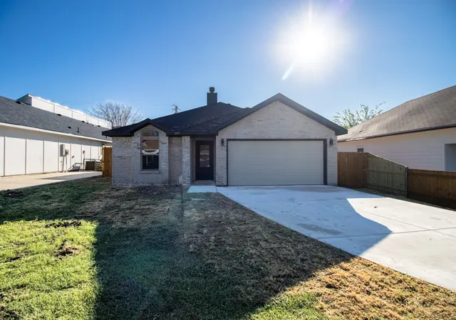 Photo 1 of Single family home for sale at 1915 Missouri Ave, Fort Worth, TX 76104 | MLS# 21401953 | Listing updated on 2026-10-07