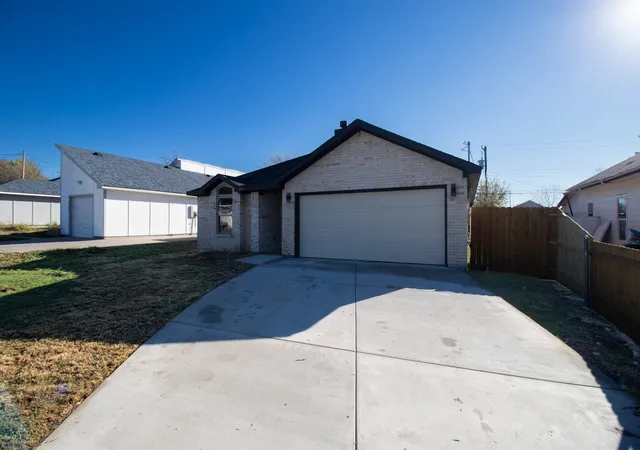 Photo 3 of Single family home for sale at 1915 Missouri Ave, Fort Worth, TX 76104 | MLS# 21401953 | Listing updated on 2026-10-07