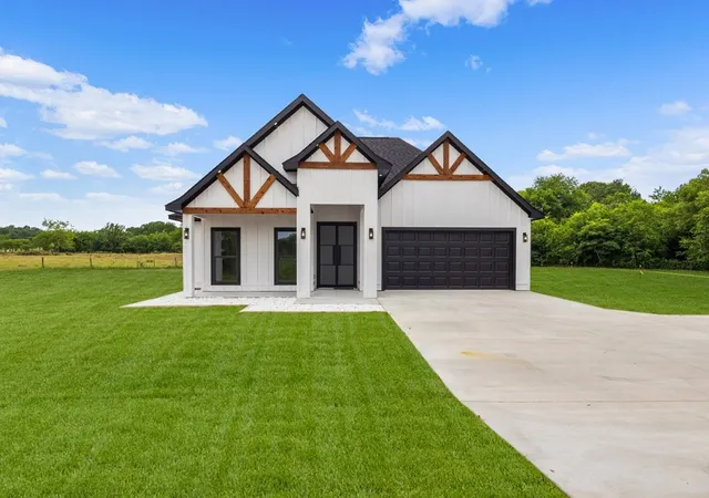 Photo 2 of Single family home for sale at 183 Private Rd 8642, Canton, TX 75103 | MLS# 21405879 | Listing updated on 2026-10-07