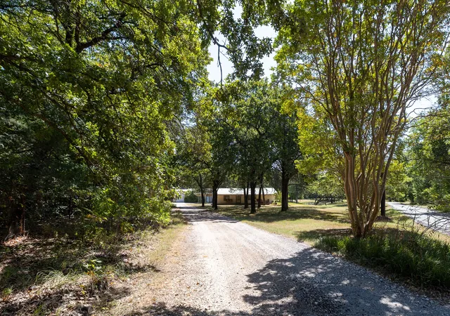 Photo 3 of Manufactured home for sale at 330 Huts Xing Rd, Sadler, TX 76264 | MLS# 21404306 | Listing updated on 2026-10-07