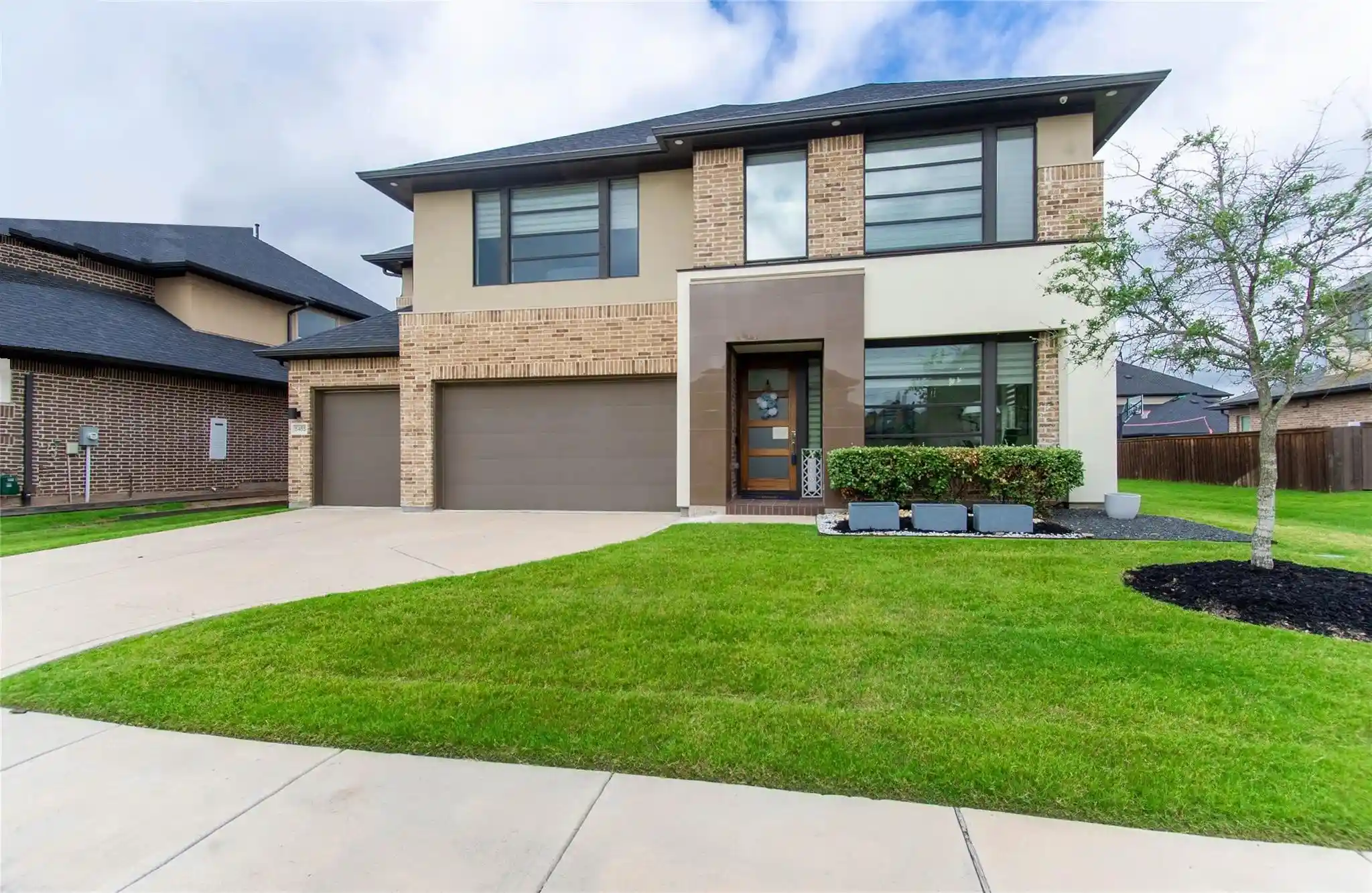 Photo 1 of Single family home for sale at 5485 Statesman Ln, Frisco, TX 75036 | MLS# 21405806 | Listing updated on 2026-10-25