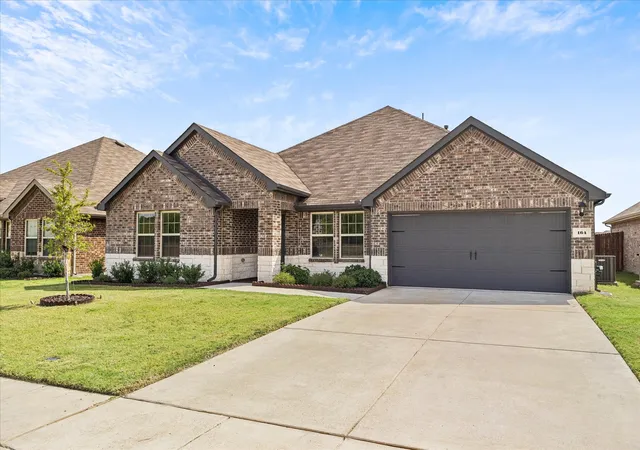 Photo 2 of Single family home for sale at 164 Mapleoak Dr, Caddo Mills, TX 75135 | MLS# 21397967 | Listing updated on 2026-10-08