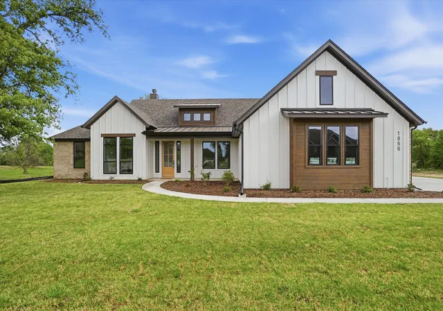Photo 1 of Single family home for sale at 1050 Silver Sage Trl, Weatherford, TX 76085 | MLS# 21405916 | Listing updated on 2026-10-08