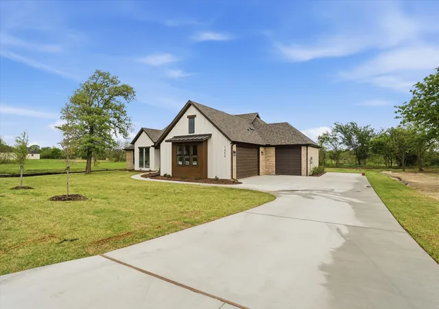 Photo 3 of Single family home for sale at 1050 Silver Sage Trl, Weatherford, TX 76085 | MLS# 21405916 | Listing updated on 2026-10-08