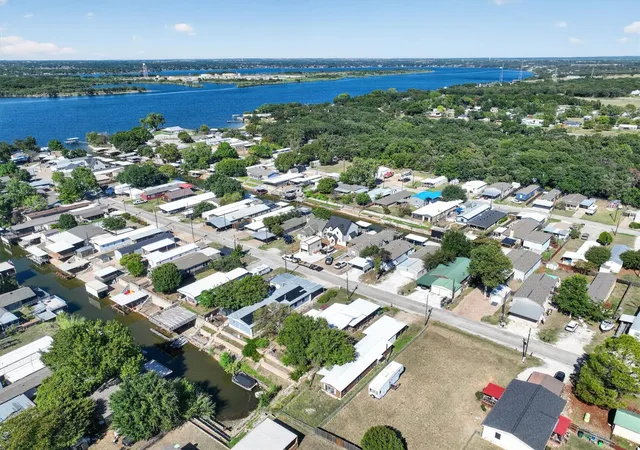 Photo 3 of Manufactured home for sale at 6624 Dayla Ct, Granbury, TX 76049 | MLS# 21404142 | Listing updated on 2026-10-08