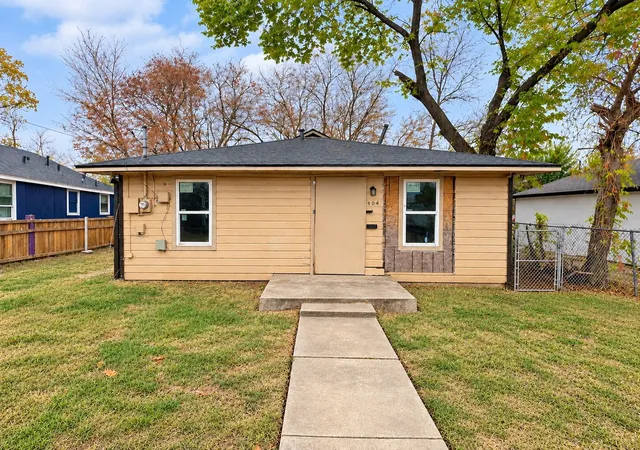Photo 1 of Single family home for sale at 4604 Ave H, Fort Worth, TX 76105 | MLS# 21405950 | Listing updated on 2026-10-08
