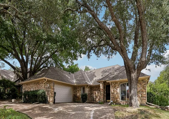 Photo 1 of Single family home for sale at 1717 Edgewater Dr, Plano, TX 75075 | MLS# 21393043 | Listing updated on 2026-10-08