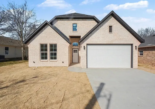 Photo 1 of Single family home for sale at 4528 Church St, Greenville, TX 75401 | MLS# 21406017 | Listing updated on 2026-10-08