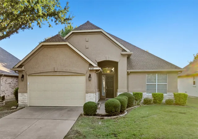 Photo 1 of Single family home for sale at 9705 Pinewood Dr, Denton, TX 76207 | MLS# 21406037 | Listing updated on 2026-10-08