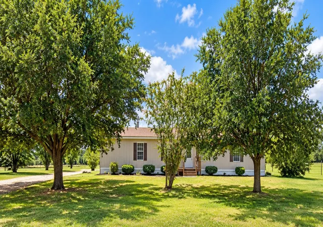 Photo 1 of Manufactured home for sale at 7011 Mitchell Dr, Terrell, TX 75160 | MLS# 21406045 | Listing updated on 2026-10-08