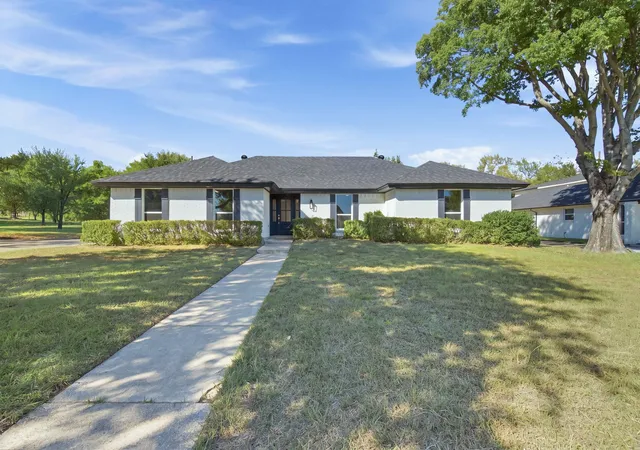 Photo 1 of Single family home for sale at 316 Oak Valley Dr, Colleyville, TX 76034 | MLS# 21406069 | Listing updated on 2026-10-09