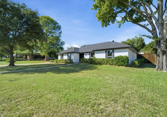 Photo 2 of Single family home for sale at 316 Oak Valley Dr, Colleyville, TX 76034 | MLS# 21406069 | Listing updated on 2026-10-09