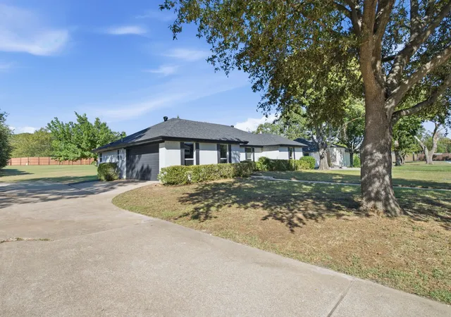 Photo 3 of Single family home for sale at 316 Oak Valley Dr, Colleyville, TX 76034 | MLS# 21406069 | Listing updated on 2026-10-09