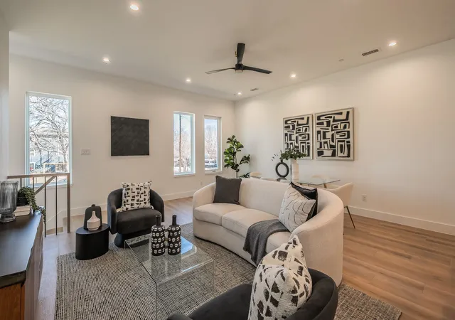 Listing Photo 5 - Condo for sale in building located at 5320 Reiger Ave, Dallas, TX 75214 - Unit #107