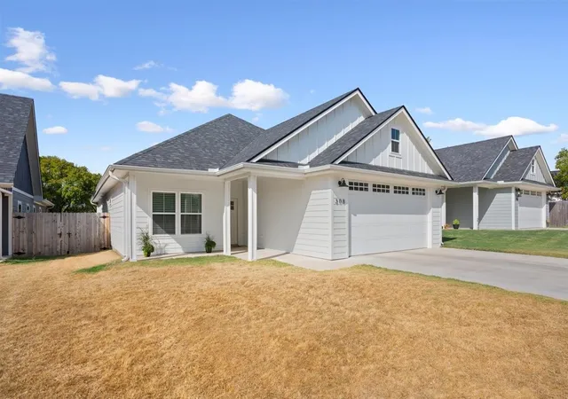 Photo 1 of Single family home for sale at 308 N Main St, Mc Gregor, TX 76657 | MLS# 21404576 | Listing updated on 2026-10-10