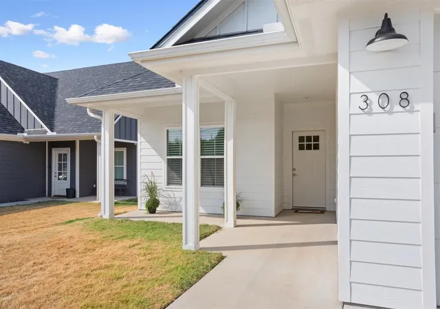 Photo 3 of Single family home for sale at 308 N Main St, Mc Gregor, TX 76657 | MLS# 21404576 | Listing updated on 2026-10-10