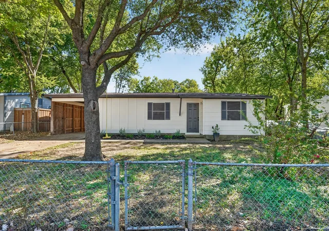 Photo 1 of Single family home for sale at 1018 Jardin Dr, Mesquite, TX 75149 | MLS# 21392168 | Listing updated on 2026-10-08