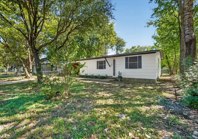 Photo 3 of Single family home for sale at 1018 Jardin Dr, Mesquite, TX 75149 | MLS# 21392168 | Listing updated on 2026-10-08
