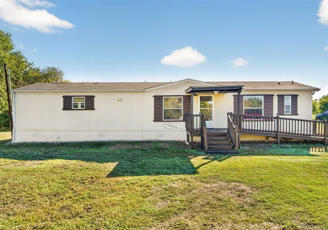 Photo 3 of Manufactured home for sale at 24 Spring Crk Cir, Grand Prairie, TX 75054 | MLS# 21402236 | Listing updated on 2026-10-08