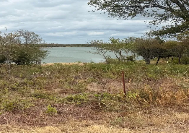Land for sale at 1021 Waters Edge Dr, Sanger, TX 76266 | MLS# 21406172
