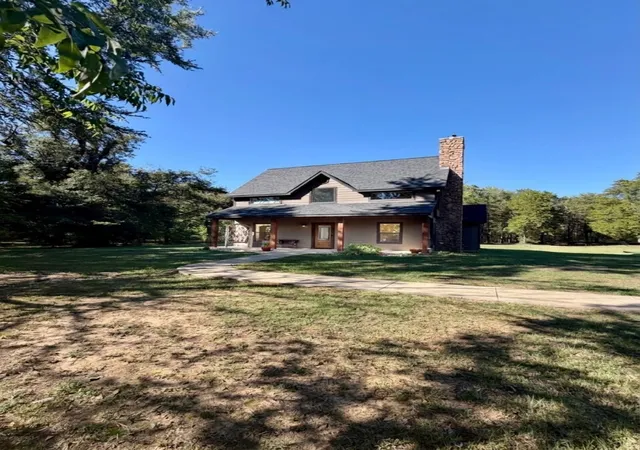 Photo 1 of Single family home for sale at 6306 Vz County Rd 2120, Wills Point, TX 75169 | MLS# 21406173 | Listing updated on 2026-10-07