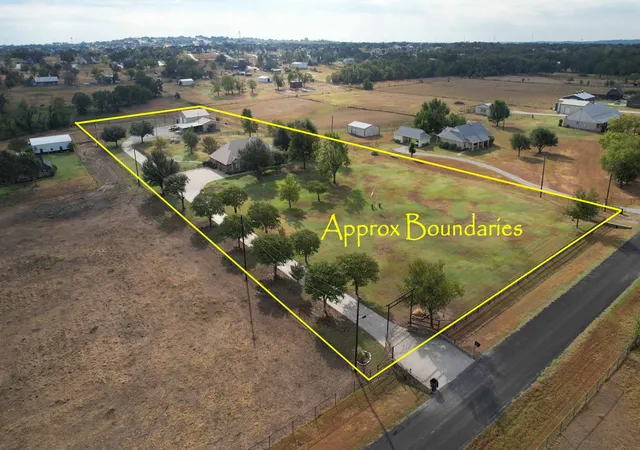 Single family home for sale at 272 Edward Farris Rd, Weatherford, TX 76085 | MLS# 21400846