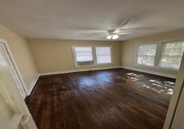 Photo 2 of Single family home for sale at 925 Peach St, Abilene, TX 79602 | MLS# 21406244 | Listing updated on 2026-10-08