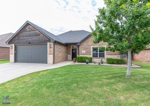 Photo 1 of Single family home for sale at 349 Mill Crk Dr, Abilene, TX 79602 | MLS# 21406170 | Listing updated on 2026-10-08