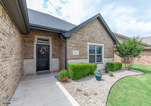 Photo 2 of Single family home for sale at 349 Mill Crk Dr, Abilene, TX 79602 | MLS# 21406170 | Listing updated on 2026-10-08