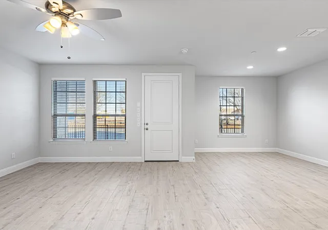 Photo 2 of Townhouse for sale at 6116 Bursey Rd, Fort Worth, TX 76148 | MLS# 21404670 | Listing updated on 2026-10-08