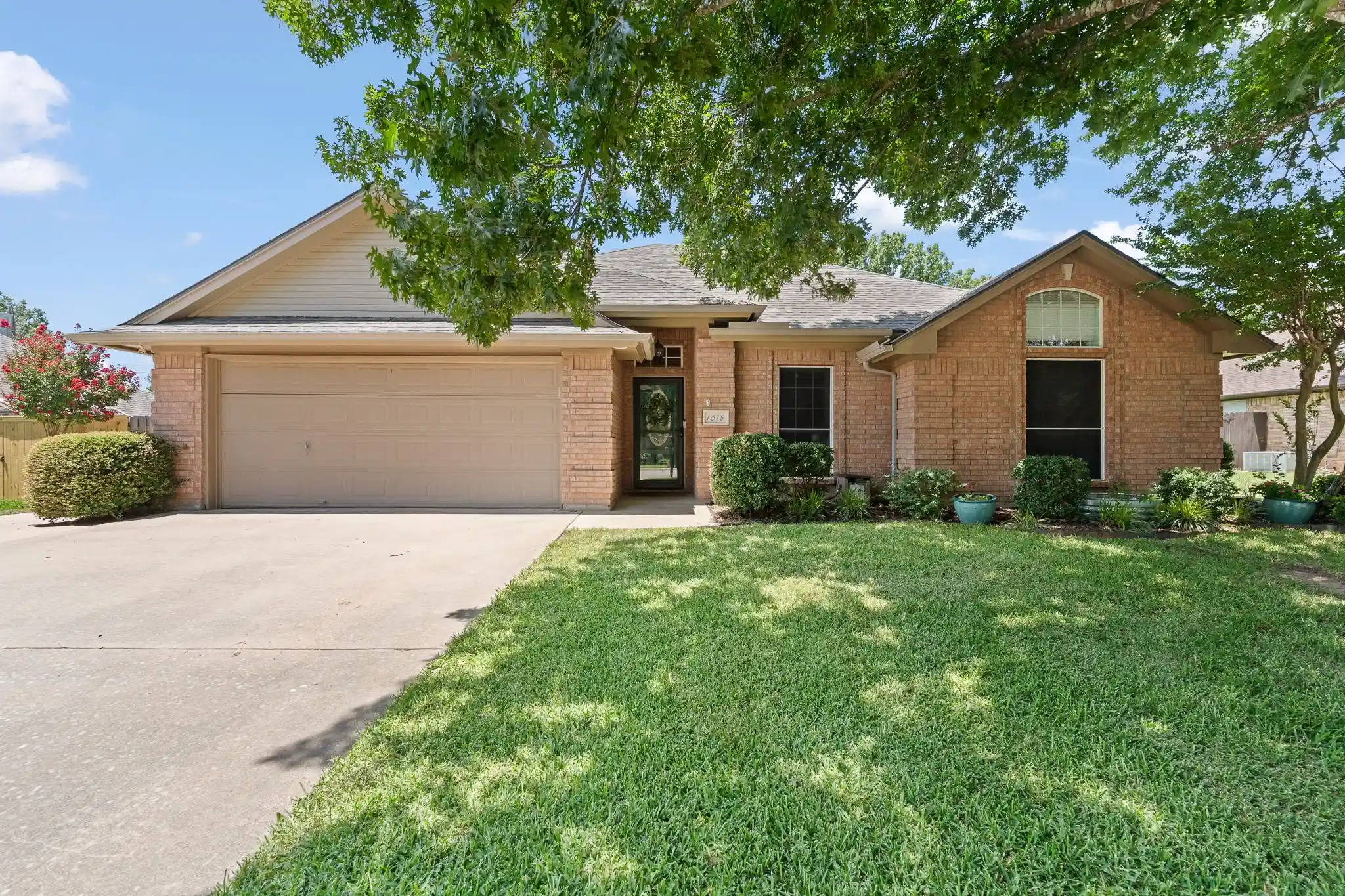 Photo 1 of Sale Pending at 1618 Hyde Park Blvd, Cleburne, TX 76033 | MLS# 21403888 | Listing updated on 2026-10-28