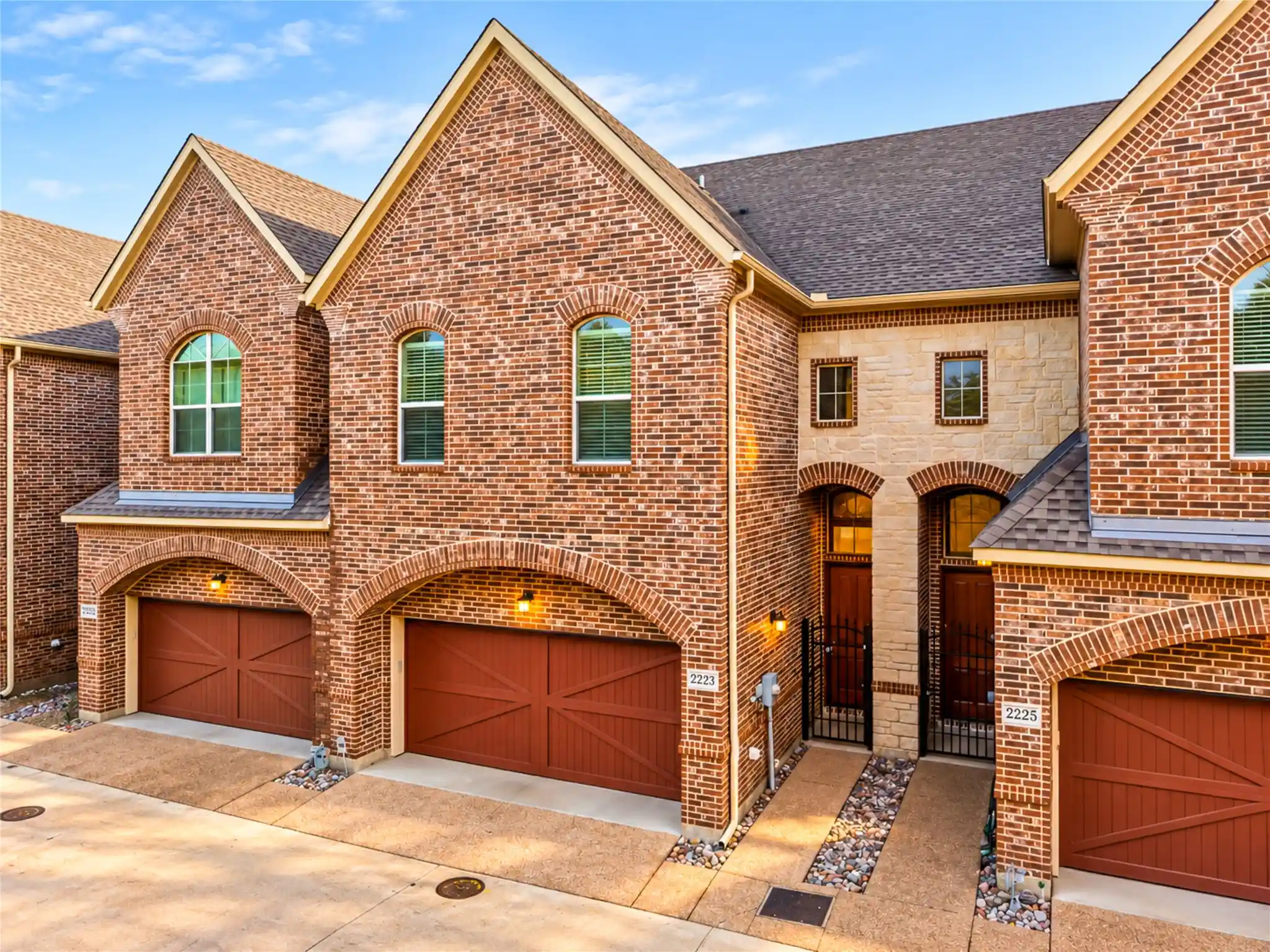Townhouse for sale at 2223 Eriksson Ln, Dallas, TX 75204 | MLS# 21402345