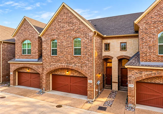 Townhouse for sale at 2223 Eriksson Ln, Dallas, TX 75204 | MLS# 21402345