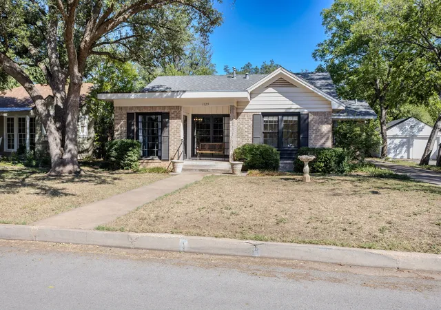 Photo 2 of Single family home for sale at 1125 Hollis Dr, Abilene, TX 79605 | MLS# 21406303 | Listing updated on 2026-10-09
