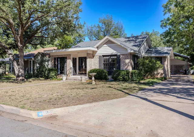 Photo 3 of Single family home for sale at 1125 Hollis Dr, Abilene, TX 79605 | MLS# 21406303 | Listing updated on 2026-10-09