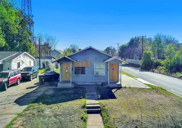 Multi family home for sale at 2745 S Jones St, Fort Worth, TX 76104 | MLS# 21405074