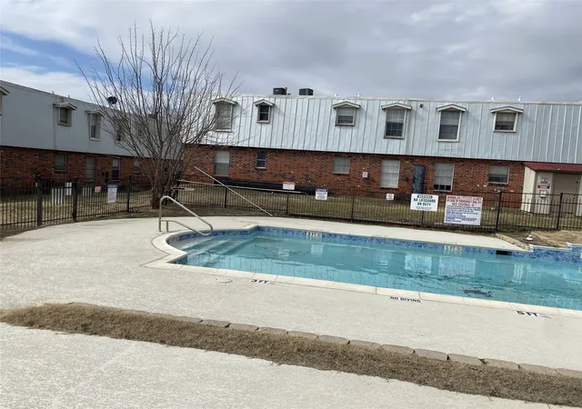 Photo 3 of Multi family home for sale at 1121 Jameson St, Weatherford, TX 76086 | MLS# 21405728 | Listing updated on 2026-10-08
