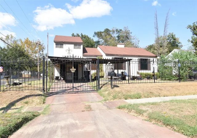 Photo 2 of Single family home for sale at 1760 Alma St, Shreveport, LA 71108 | MLS# 21397693 | Listing updated on 2026-10-08