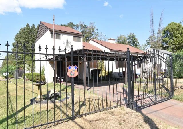 Photo 3 of Single family home for sale at 1760 Alma St, Shreveport, LA 71108 | MLS# 21397693 | Listing updated on 2026-10-08