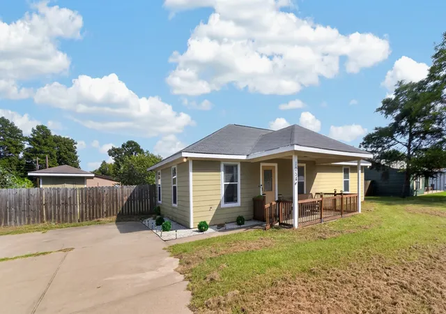Photo 3 of Single family home for sale at 1054 Caroline, Bullard, TX 75757 | MLS# 21406400 | Listing updated on 2026-10-08
