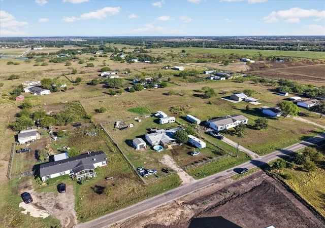 Photo 2 of Manufactured home for sale at 346 E Highline Dr, Royse City, TX 75189 | MLS# 21406118 | Listing updated on 2026-10-08