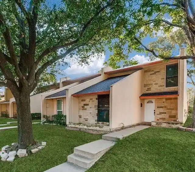 Townhouse for sale at 351 Valley Park Dr, Garland, TX 75043 | MLS# 21398270