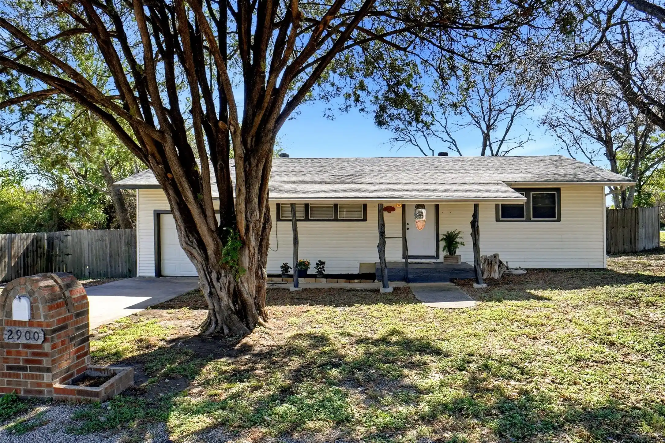 Photo 1 of Single family home for sale at 2900 Broadview Dr, Fort Worth, TX 76114 | MLS# 21400861 | Listing updated on 2026-10-29