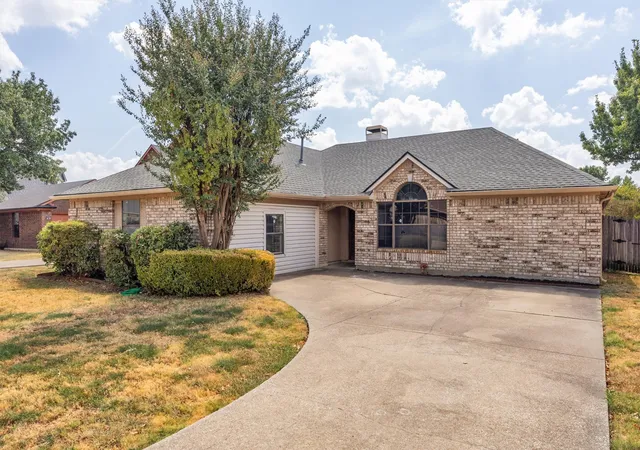 Photo 2 of Single family home for sale at 308 Clear Springs Dr, Mesquite, TX 75150 | MLS# 21394424 | Listing updated on 2026-10-08