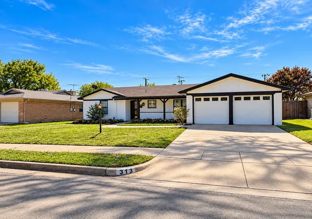 Photo 2 of Single family home for sale at 313 Linda Dr, Burleson, TX 76028 | MLS# 21403779 | Listing updated on 2026-10-10