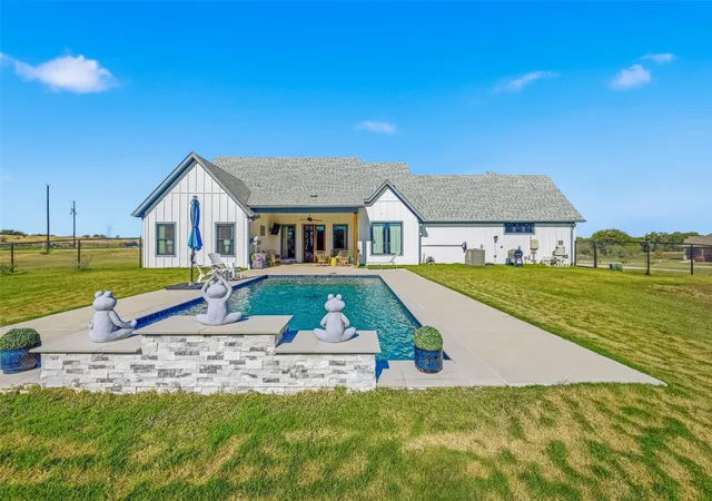 Photo 3 of Single family home for sale at 350 Rolling Ranch Blvd, Alvord, TX 76225 | MLS# 21406487 | Listing updated on 2026-10-08