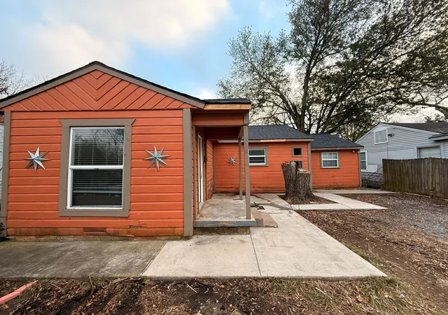 Photo 1 of Single family home for sale at 228 E Boyd Ave, Bonham, TX 75418 | MLS# 21406469 | Listing updated on 2026-10-08