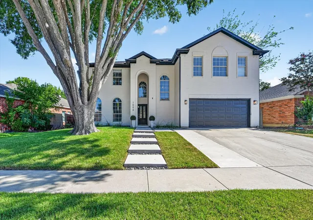 Single family home for sale at 1004 Bonanza Dr, Arlington, TX 76001 | MLS# 21406494