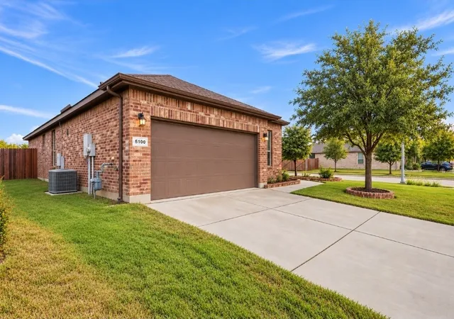 Photo 2 of Single family home for sale at 5100 Sugarcane Ln, Fort Worth, TX 76179 | MLS# 21404394 | Listing updated on 2026-10-08