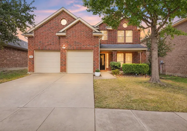 Photo 1 of Single family home for sale at 2053 Lake Trl Dr, Heartland, TX 75126 | MLS# 21406482 | Listing updated on 2026-10-10
